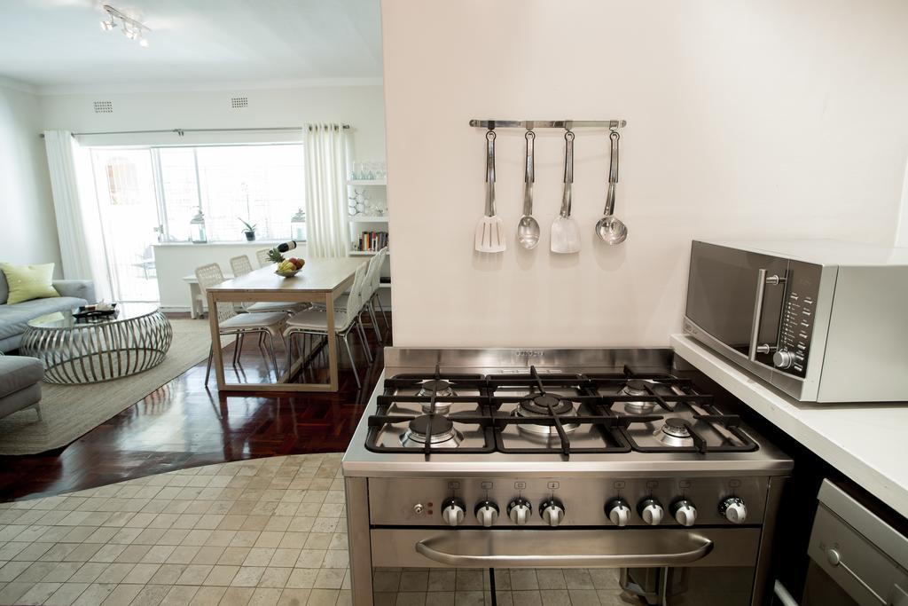 Апартаменти Caprice Camps Bay Номер фото