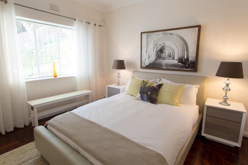 Апартаменти Caprice Camps Bay Номер фото